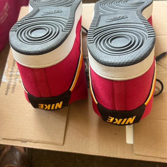 Nike LE Size 9.5 - Picture 8 of 8